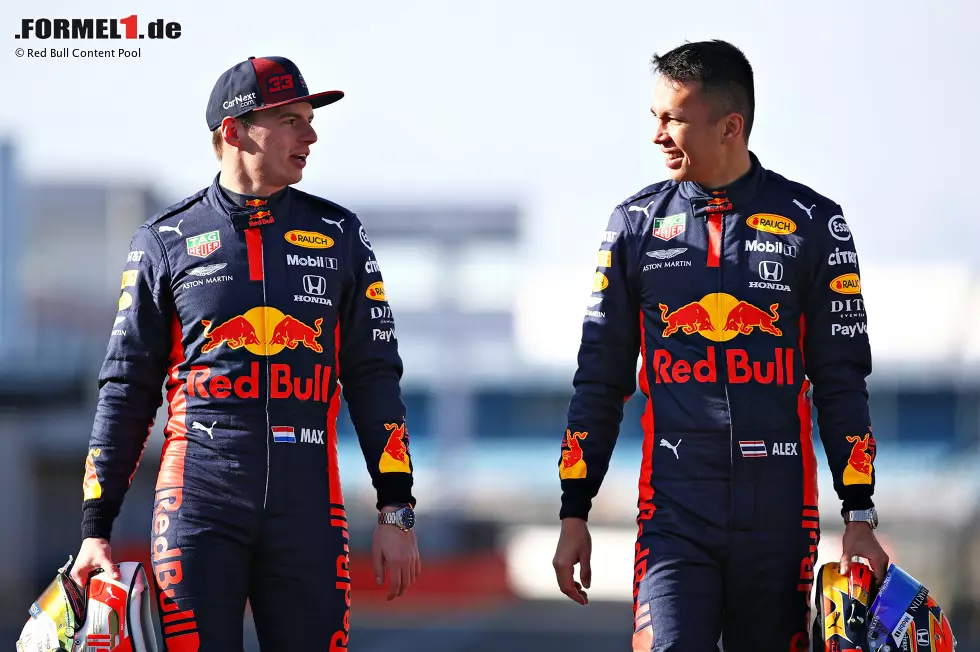 Foto zur News: Max Verstappen und Alexander Albon (Red Bull)