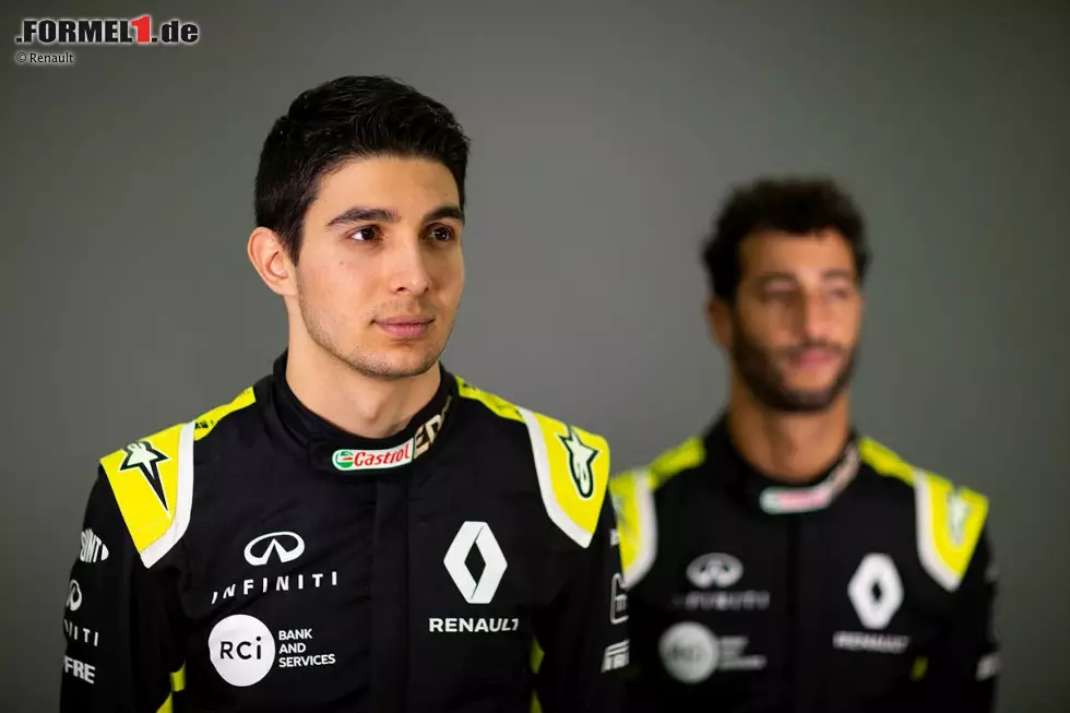 Foto zur News: Esteban Ocon (Renault) und Daniel Ricciardo (Renault)