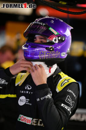 Foto zur News: Daniel Ricciardo fährt bei den Formel-1-Tests in Barcelona mit einem lila Helm