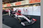 Foto zur News: Kimi Räikkönen und Antonio Giovinazzi (Alfa Romeo)