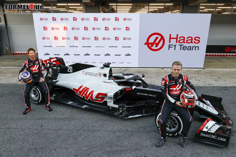 Foto zur News: Kevin Magnussen und Romain Grosjean (Haas)