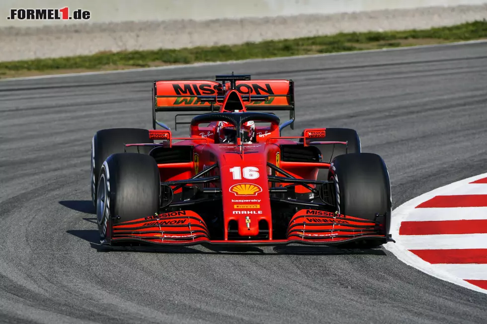 Foto zur News: Charles Leclerc mit Blitzeinsatz: Um 6:45 Uhr kam der Anruf, dass er ran muss. Die Fotos von allen F1-Autos in Bewegung!