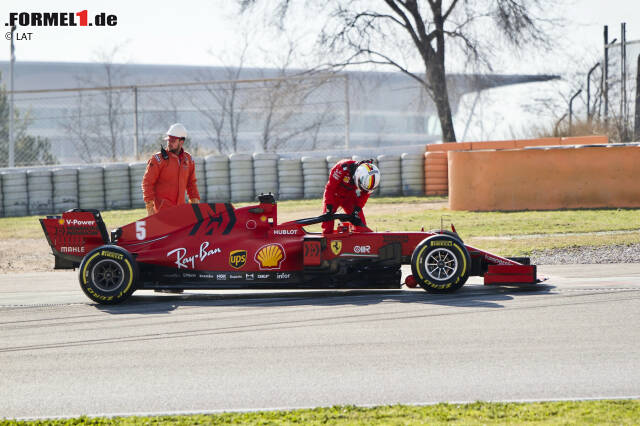 Foto zur News: Sebastian Vettel musste seinen Ferrari am Freitag auf der Strecke parken. Schau dir weitere Bilder von Vettels neuem SF1000 an!