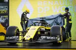 Foto zur News: Esteban Ocon (Renault) und Daniel Ricciardo (Renault)