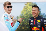 Foto zur News: George Russell (Williams) und Alexander Albon (Red Bull)