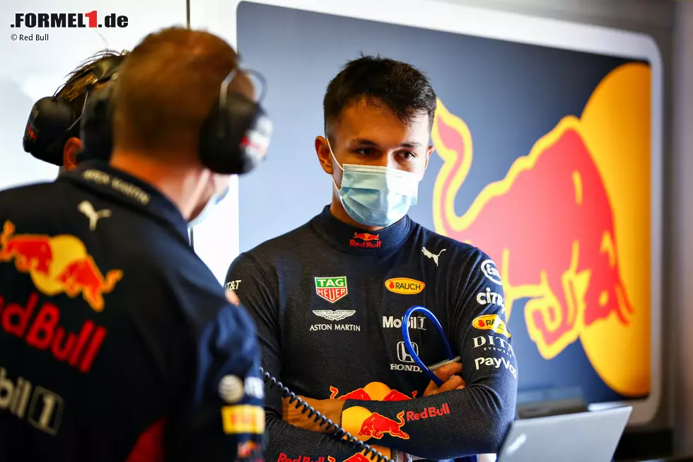 Foto zur News: Alexander Albon und Renningenieur Mike Lugg (Red Bull)