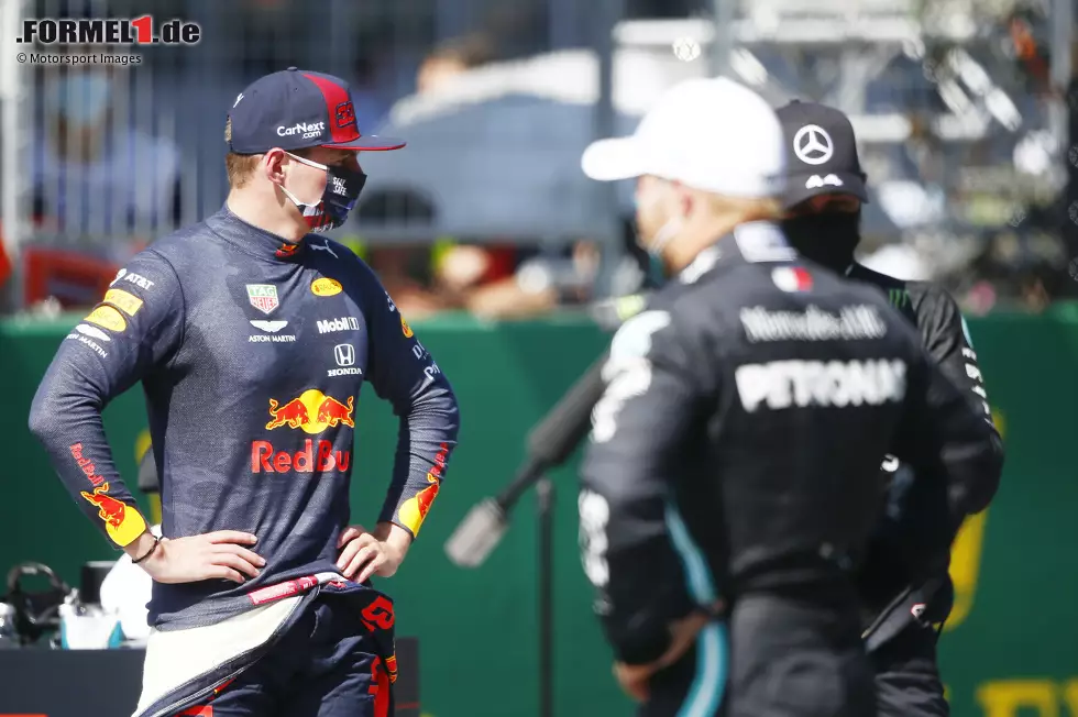 Foto zur News: Max Verstappen (Red Bull), Lewis Hamilton (Mercedes) und Valtteri Bottas (Mercedes)