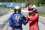 Foto zur News: Lando Norris (McLaren) und Charles Leclerc (Ferrari)