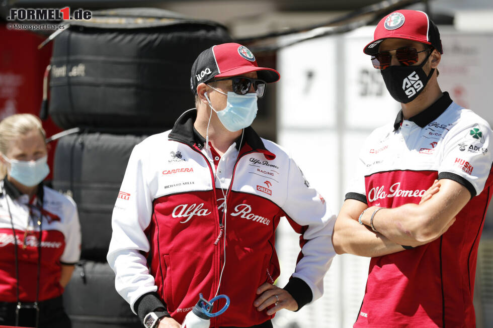 Foto zur News: Kimi Räikkönen (Alfa Romeo) und Antonio Giovinazzi (Alfa Romeo)