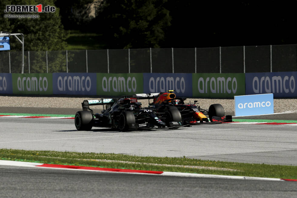 Foto zur News: Lewis Hamilton (Mercedes) und Alexander Albon (Red Bull)