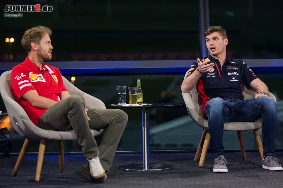 Foto zur News: Max Verstappen (Red Bull) und Sebastian Vettel (Ferrari)