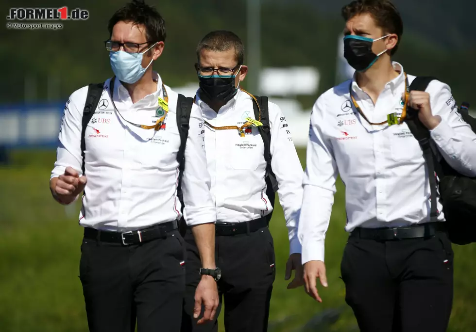 Foto zur News: Andrew Shovlin, Andy Cowell, James Vowles (Mercedes)