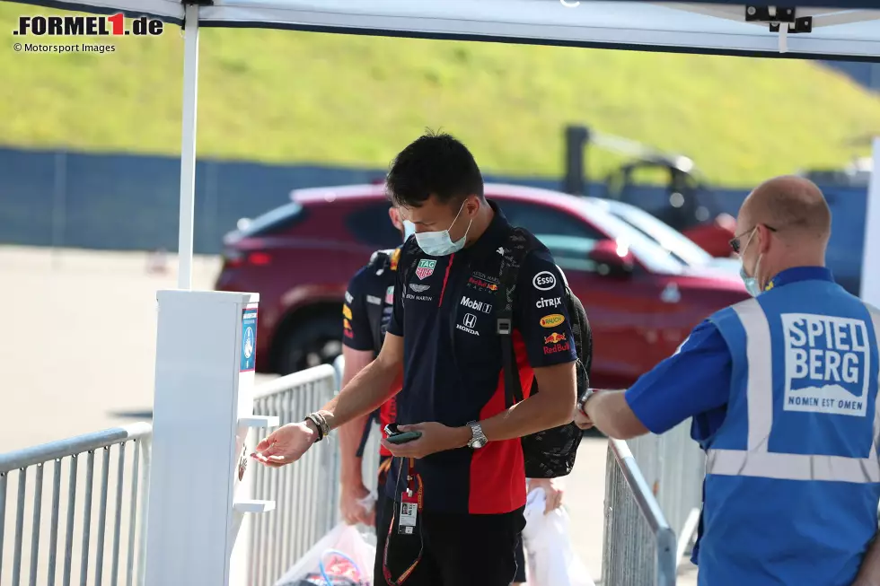 Foto zur News: Alexander Albon (Red Bull)