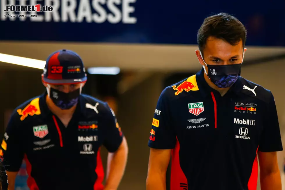 Foto zur News: Max Verstappen (Red Bull) und Alexander Albon (Red Bull)