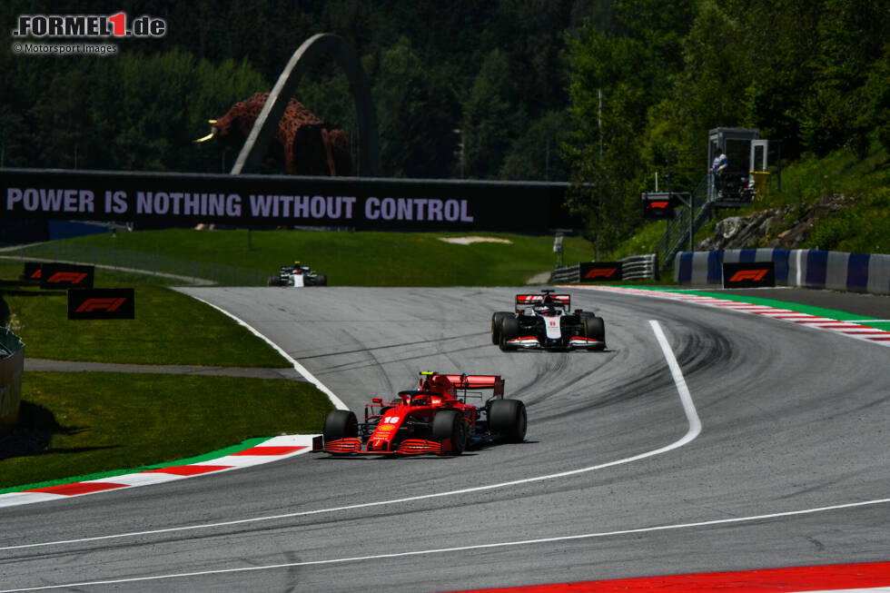 Foto zur News: Charles Leclerc (Ferrari) und Romain Grosjean (Haas)