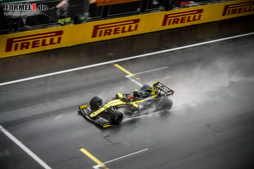 Foto zur News: Esteban Ocon (Renault)