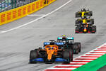 Foto zur News: Carlos Sainz (McLaren) und Valtteri Bottas (Mercedes)