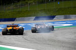 Foto zur News: Sergio Perez (Racing Point) und Lando Norris (McLaren)