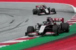 Foto zur News: Romain Grosjean (Haas) und Kevin Magnussen (Haas)