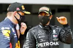 Foto zur News: Max Verstappen (Red Bull) und Lewis Hamilton (Mercedes)