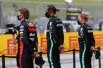 Foto zur News: Lewis Hamilton (Mercedes), Valtteri Bottas (Mercedes) und Max Verstappen (Red Bull)