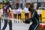 Foto zur News: Lewis Hamilton (Mercedes) und Max Verstappen (Red Bull)