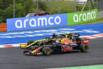 Foto zur News: Alexander Albon (Red Bull) und Daniel Ricciardo (Renault)