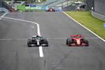 Foto zur News: Valtteri Bottas (Mercedes) und Charles Leclerc (Ferrari)