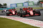 Foto zur News: Charles Leclerc (Ferrari), Alexander Albon (Red Bull) und Sebastian Vettel (Ferrari)