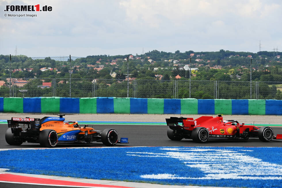 Foto zur News: Charles Leclerc (Ferrari) und Carlos Sainz (McLaren)