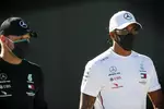 Foto zur News: Valtteri Bottas (Mercedes) und Lewis Hamilton (Mercedes)