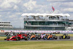 Foto zur News: Charles Leclerc (Ferrari), Lando Norris (McLaren) und Carlos Sainz (McLaren)