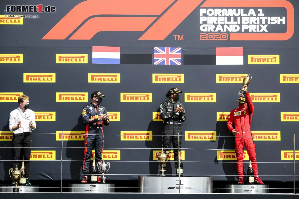 Foto zur News: Max Verstappen (Red Bull), Lewis Hamilton (Mercedes) und Charles Leclerc (Ferrari)