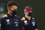 Foto zur News: Alexander Albon (Red Bull) und Max Verstappen (Red Bull)