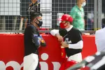 Foto zur News: Alexander Albon (Red Bull) und Charles Leclerc (Ferrari)