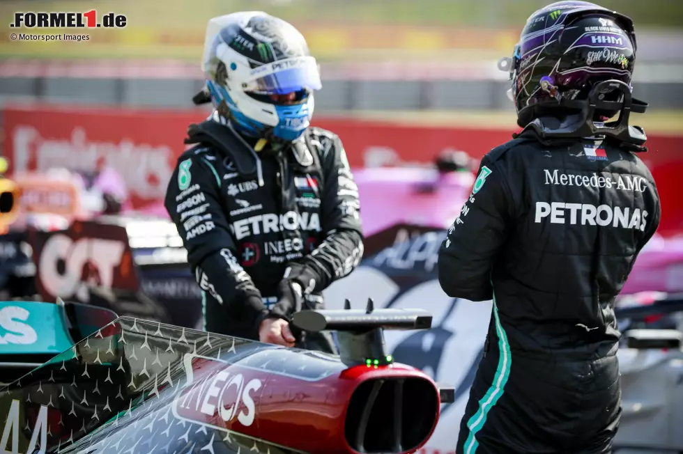 Foto zur News: Valtteri Bottas (Mercedes) und Lewis Hamilton (Mercedes)