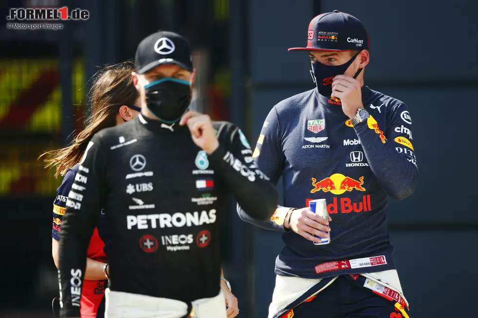 Foto zur News: Max Verstappen (Red Bull) und Valtteri Bottas (Mercedes)