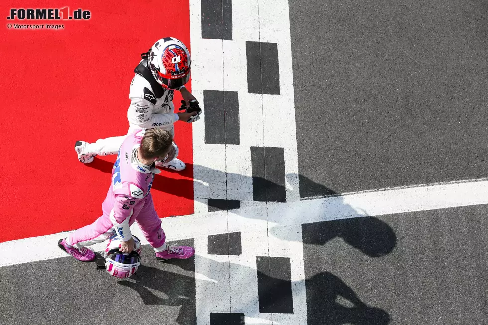 Foto zur News: Pierre Gasly (AlphaTauri) und Nico Hülkenberg (Racing Point)