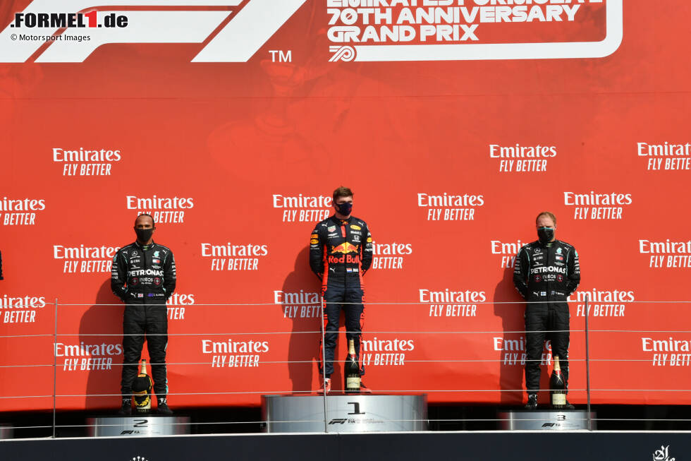 Foto zur News: Lewis Hamilton (Mercedes), Max Verstappen (Red Bull) und Valtteri Bottas (Mercedes)