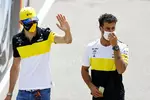 Foto zur News: Esteban Ocon (Renault) und Daniel Ricciardo (Renault)