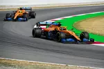 Foto zur News: Carlos Sainz (McLaren) und Lando Norris (McLaren)