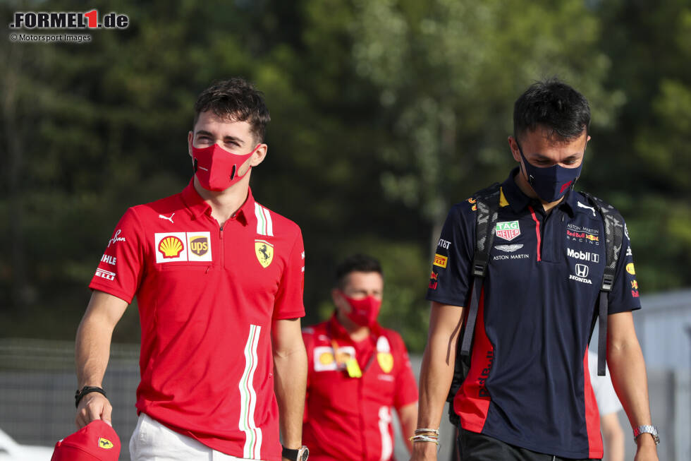 Foto zur News: Charles Leclerc (Ferrari) und Alexander Albon (Red Bull)