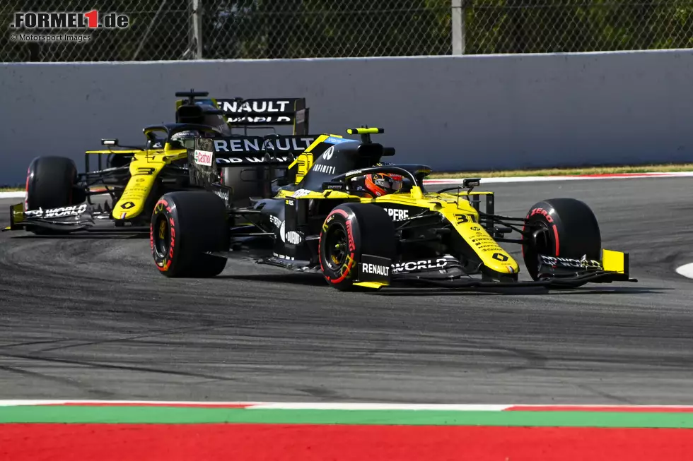 Foto zur News: Esteban Ocon (Renault) und Daniel Ricciardo (Renault)