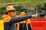 Foto zur News: Carlos Sainz (McLaren) und Lando Norris (McLaren)