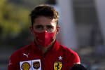 Foto zur News: Charles Leclerc (Ferrari) und Anthoine Hubert