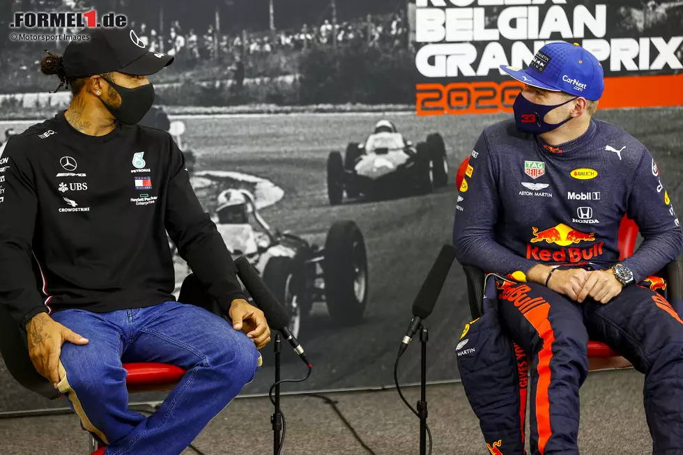 Foto zur News: Lewis Hamilton (Mercedes) und Max Verstappen (Red Bull)