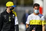 Foto zur News: Esteban Ocon (Renault) und Daniel Ricciardo (Renault)