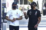 Foto zur News: Valtteri Bottas (Mercedes) und Lewis Hamilton (Mercedes)