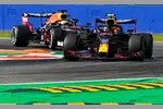 Foto zur News: Alexander Albon (Red Bull) und Max Verstappen (Red Bull)