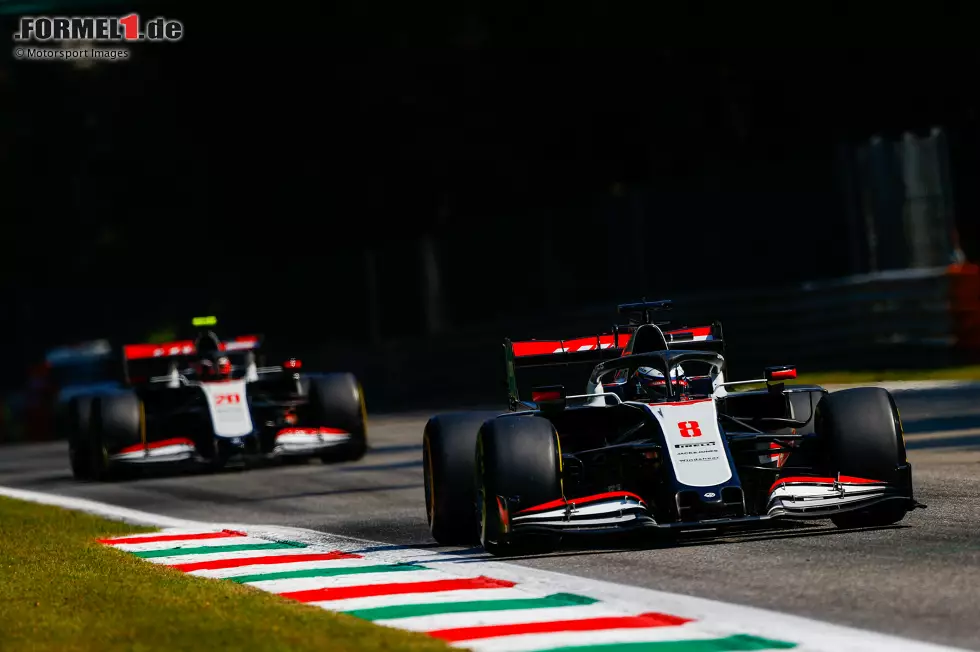 Foto zur News: Romain Grosjean (Haas) und Kevin Magnussen (Haas)